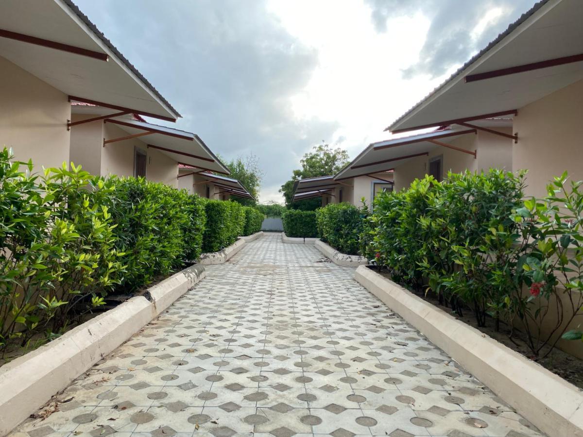 City The Village Beach Resort Laeja Екстер'єр фото