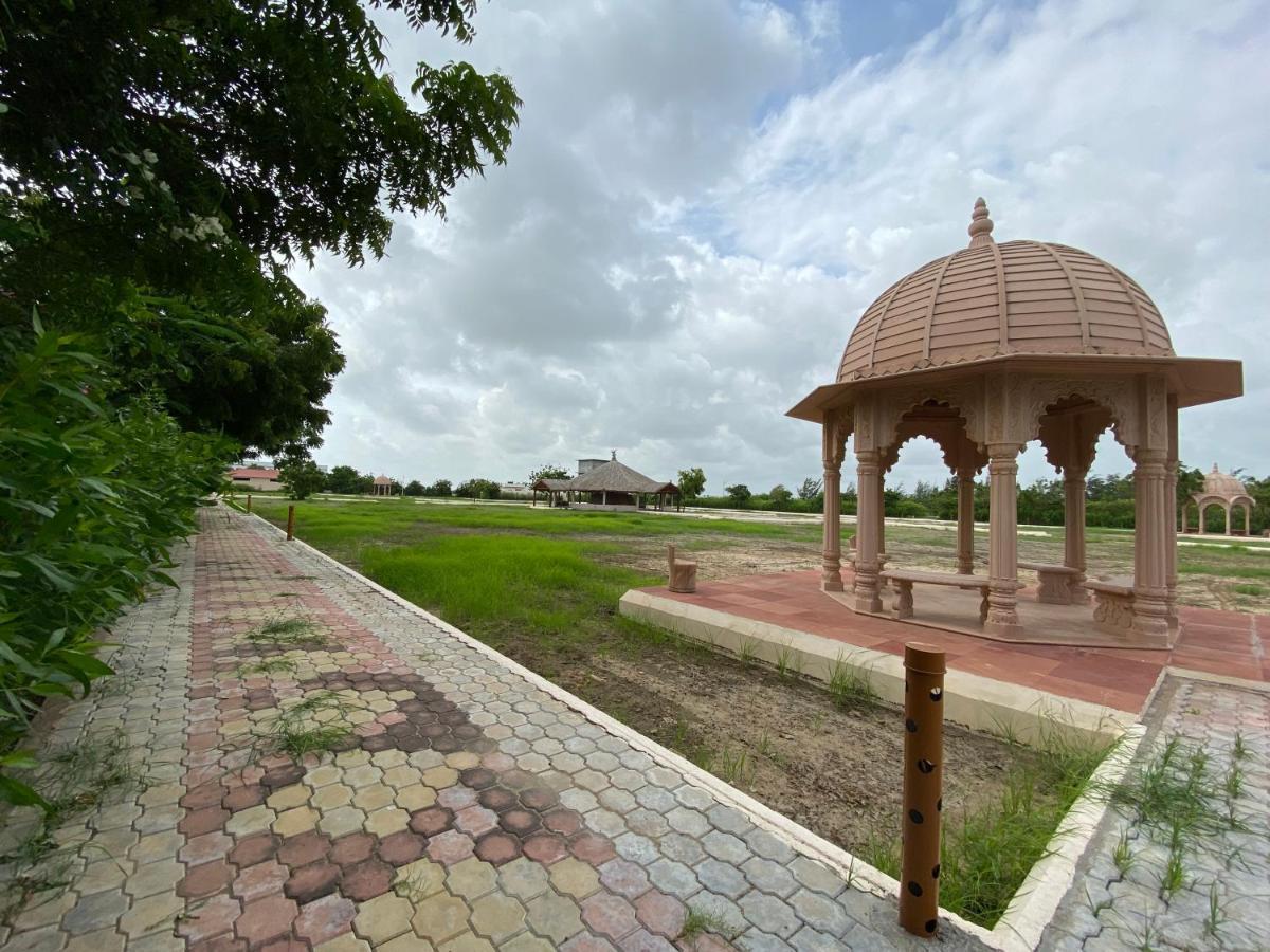 City The Village Beach Resort Laeja Екстер'єр фото